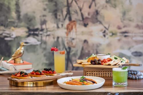 餐廳, 因內爾酒店-奧克赫斯特優勝美地-傲途格精選酒店 (The Inelle, Oakhurst Yosemite, a Tribute Portfolio Hotel) in 奧克荷斯特
