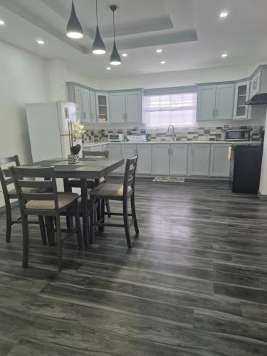 Diamond Cut Villa and Suites in Carnbee