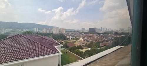 Private TTDI Villa Pool & BBQ, Pingpong table, 6BR, Sleeps 25pax and family friendly, Куала-Лумпур (фото 11)