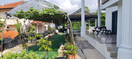 Exterior view, Private TTDI KL Villa Pool & BBQ, 6BR, 25pax. near IKEA Mall