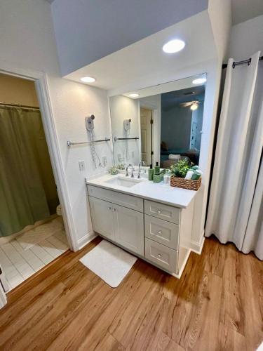 Beautiful Newly Remodeled Mini Suite at Sea Trail Resort in 日落海灘 (NC)