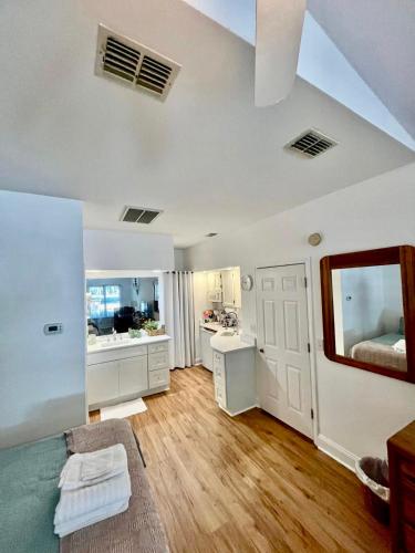 Beautiful Newly Remodeled Mini Suite at Sea Trail Resort in 日落海灘 (NC)