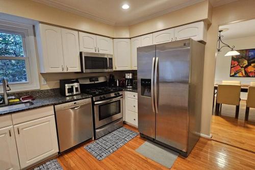 Charming Retreat at Silver Spring in Calverton (MD)