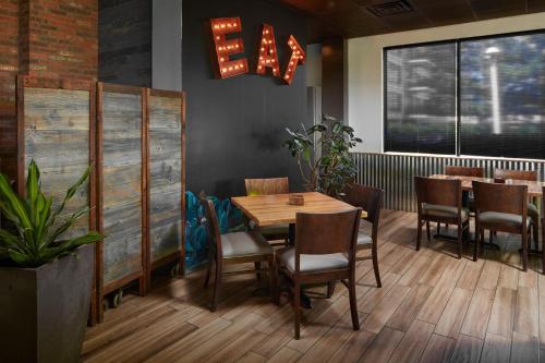 Four Points by Sheraton Virginia Beach Oceanfront - image 12