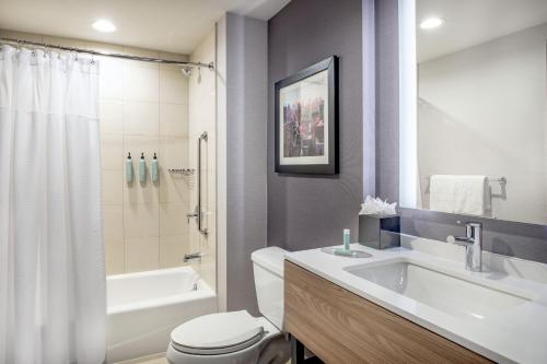 Courtyard by Marriott Times Square West - image 11