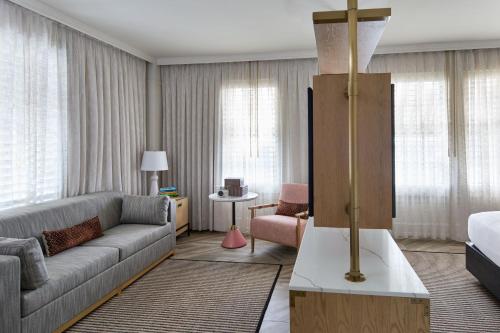 Junior King Suite with Sofa Bed image 9