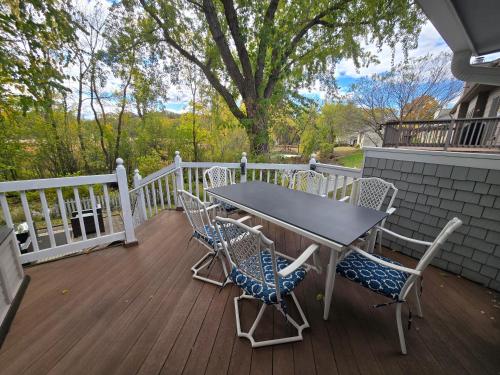 Balcony/terrace, Nature's Blissful Haven - King Bed & Heated Garage in Chanhassen (MN)