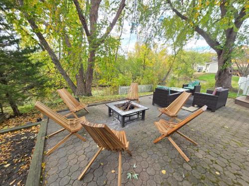 Facilities, Nature's Blissful Haven - King Bed & Heated Garage in Chanhassen (MN)