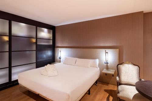 Deluxe Double Room image 2