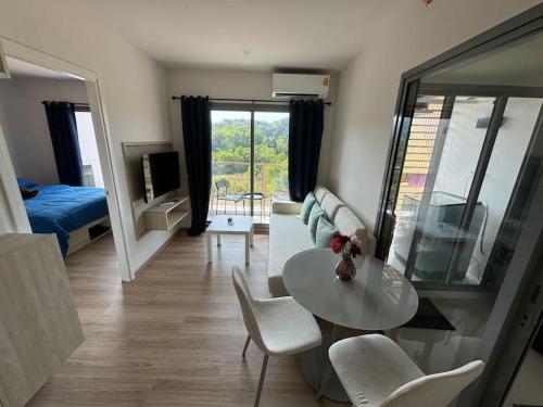 Phyll Phuket - Luxury Resort-Style Comfort, Ban Rangeng (foto 10)