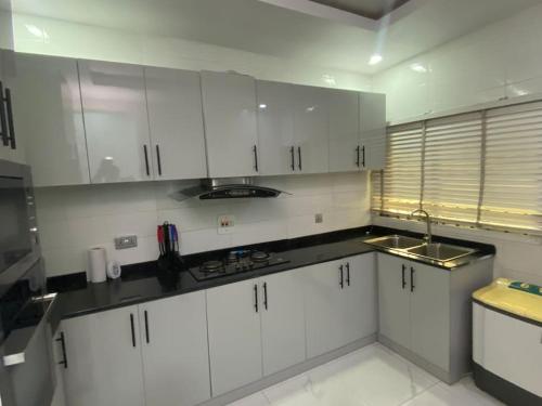 HST - 3BED Duplex Chevron - Lekki in Lekki