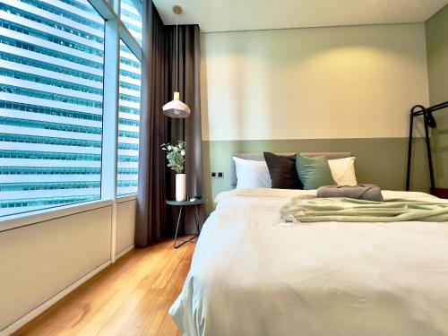 Sky Suites Chill 3BR Suite at KLCC, Kuala Lumpur