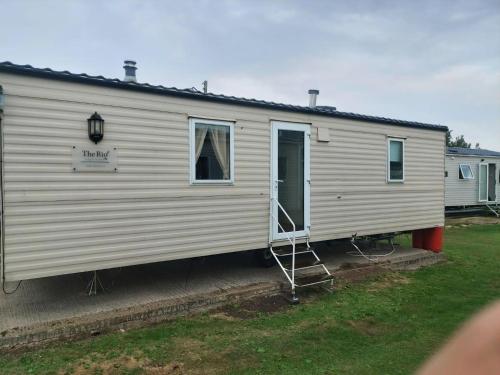Dog Friendly 6 Berth Caravan At St Osyth Beach Holiday Park In Essex Ref 28041G