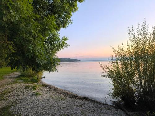Közeli látványosságok, Helle Wohnung in Seenähe (Helle Wohnung in Seenahe) in Berg