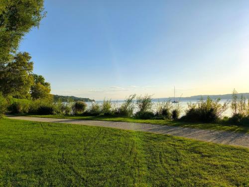Közeli látványosságok, Helle Wohnung in Seenähe (Helle Wohnung in Seenahe) in Berg