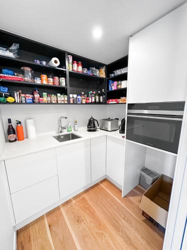 Orakei Oasis l Quality 3 Bed House inc Views, Auckland (zdjęcie 10)