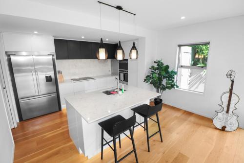 Orakei Oasis l Quality 3 Bed House inc Views, Auckland (zdjęcie 8)