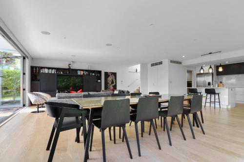 Orakei Oasis l Quality 3 Bed House inc Views in 奧拉基