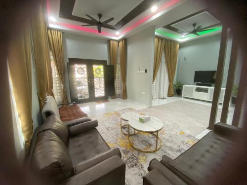 Homestay Mak Arah 2 MU5L1M shj in Binjai