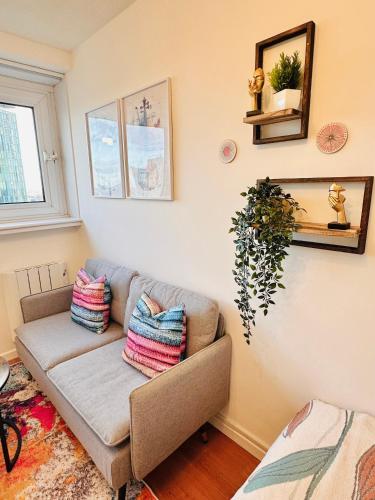 B - Newley Renovated Private Self-Contained Room in a Shared Apartment in Birmingham City Centre, Birmingham (foto 7)