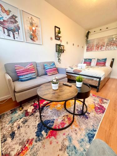 B - Newley Renovated Private Self-Contained Room in a Shared Apartment in Birmingham City Centre, Birmingham (foto 9)