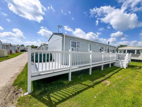 Stunning10 Berth Caravan With Decking At Broadland Sands In Suffolk Ref 20082Bs - Tap to explore photos