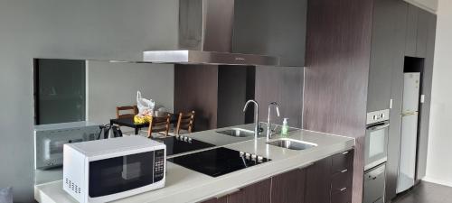 L3002 Good view, southencross station,free sanua,pool,Gym