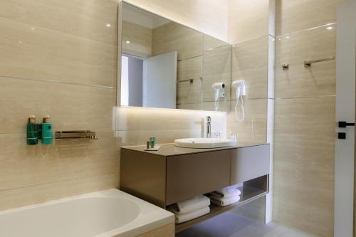 room detail thumbnail 2