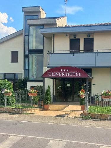 . Oliver Hotel