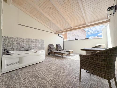 อ่างแช่น้ำร้อน, Akla Hotel Badajoz in บาดาโฮซ