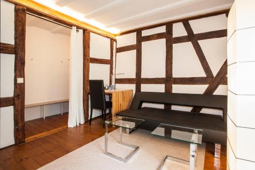 1 queen bed, 1 sofa bed
