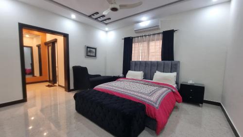 Haven Lodge Islamabad - 4BR Upper Apartment Private Entrance Rooftop & Jacuzzi - image 9