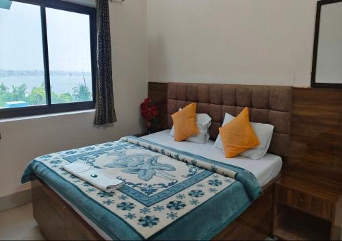 Deluxe Double Room with River View image 3