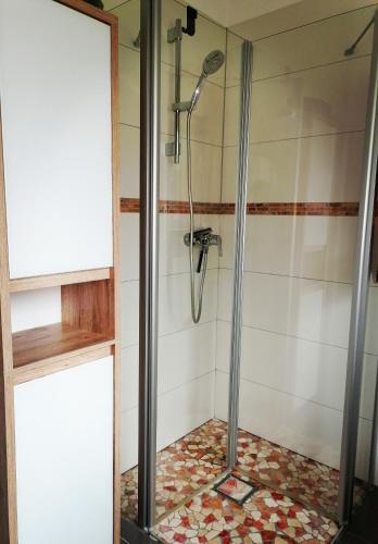 淋浴間, Modernes Apartment - Neustadt an der Weinstraße in 哈斯洛赫