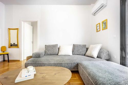 Modern 2BR in Exarchia l Ensuite Baths & Workspace, Atene (foto 7)