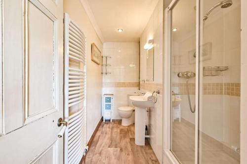 Superb Old Farmhouse near the Beach with Large Hot Tub , Free Access to an Indoor Pool, Free Animal Feeding ,Free Pony Rides and Free Tractor Rides Superb Old Farmhouse near the Beach with Large Hot Tub , Free Access to an Indoor Pool, Free Animal Feeding ,Free Pony Rides and Free Tractor Rides