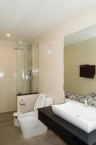 Superior One-Bedroom Apartment image 8