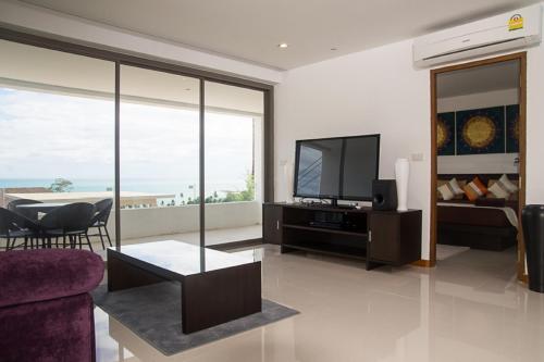 Superior One-Bedroom Apartment room in Tropical Sea View Residence