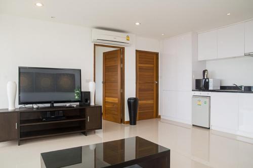 Superior One-Bedroom Apartment image 7