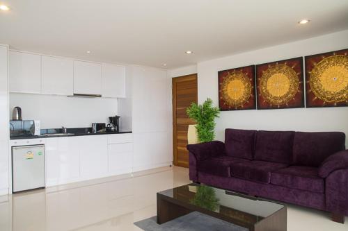 Superior One-Bedroom Apartment image 4