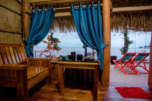 โลคัล บีช ฟูก๊วก (Local Beach Phu Quoc) in ไบ เทิม