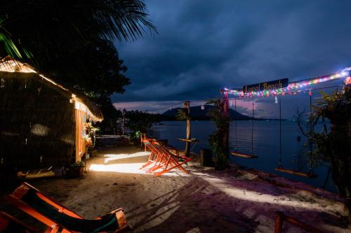 โลคัล บีช ฟูก๊วก (Local Beach Phu Quoc) in ไบ เทิม