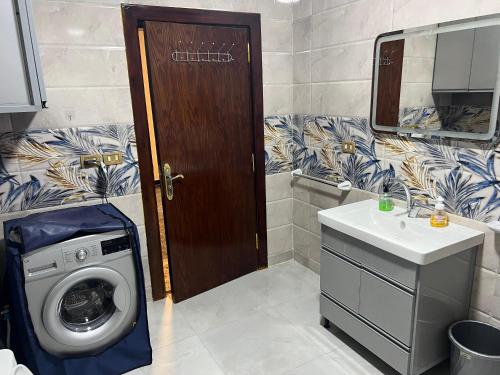 Three bedrooms apartment for Stars near city stars