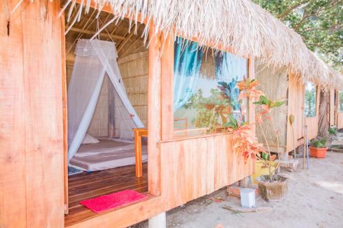 โลคัล บีช ฟูก๊วก (Local Beach Phu Quoc) in ไบ เทิม