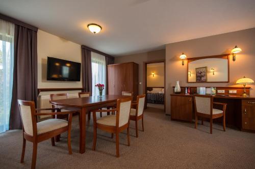 Conrad Hotel - image 5