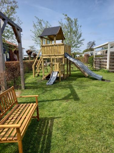ملعب للأطفال, Vakantieverblijf Uit en Thuis in Biggekerke