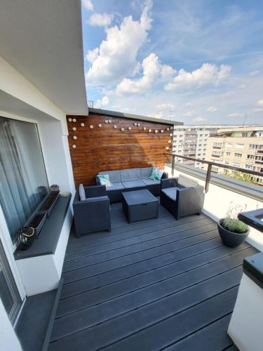 Demure Terrace Apartment, Bucharest