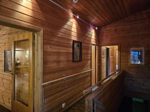 Private room - 4 in a luxury villa CHALET STYLE in เวสเตร โอเกร์