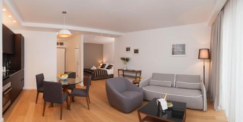 Residence by Vestibul Palace - image 4