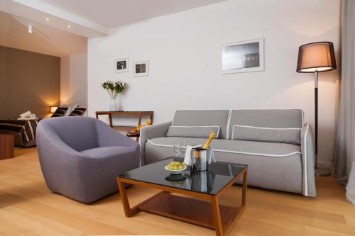 Residence by Vestibul Palace - image 8